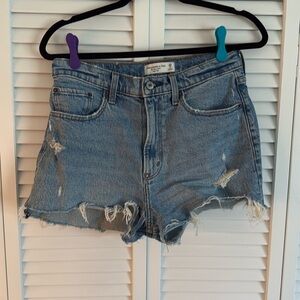 Abercrombie The Mom Short High Rise Medium Wash